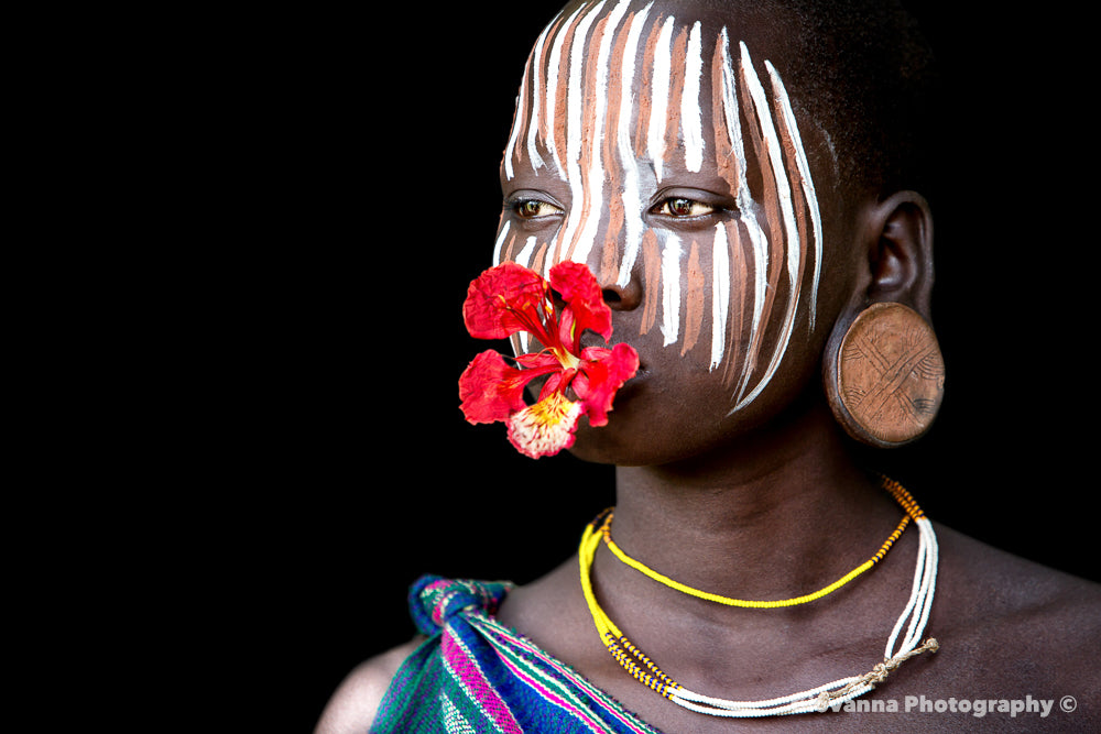 HIBISCUS LOVE - Suri girl with red hibiscus